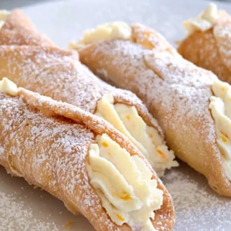Cannoli.